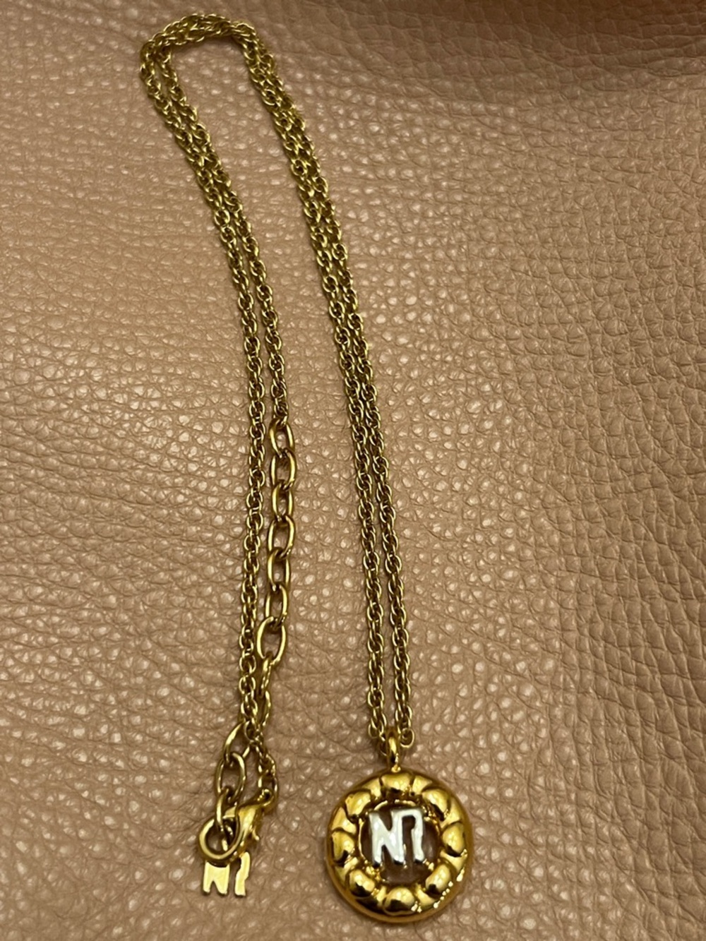 Nina Ricci 17 inches